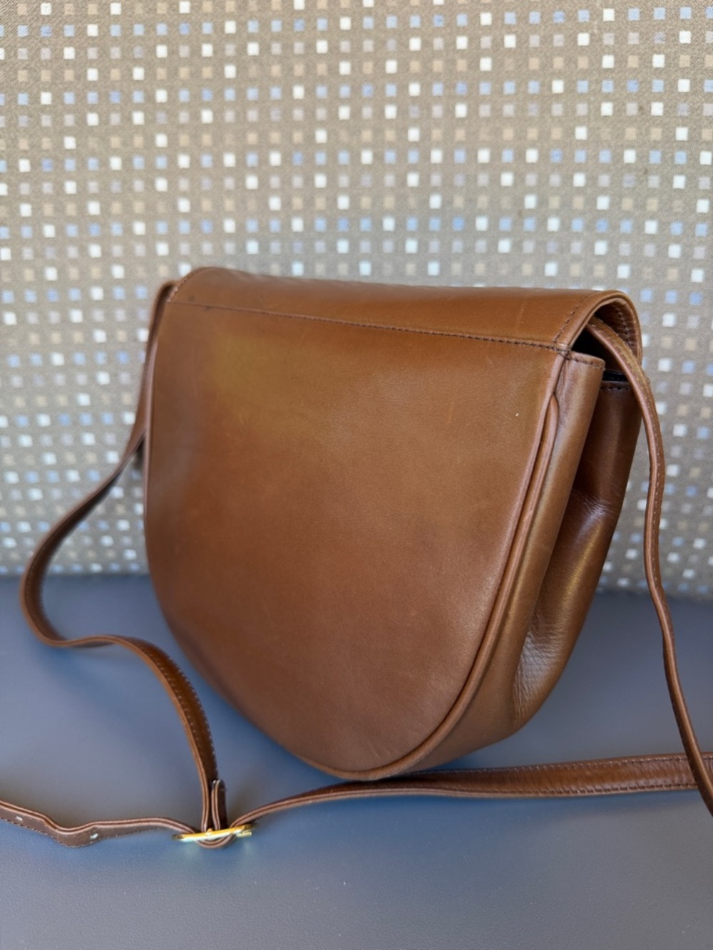 Salvadore Ferragamo vintage brown Leather Saddle Crossbody Bag with Gold Accent - Picture 9 of 10